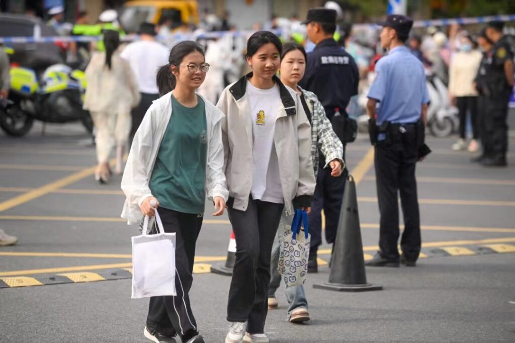 必胜！就在今天！直击中考考场→-中考才荟智-中考-才荟智